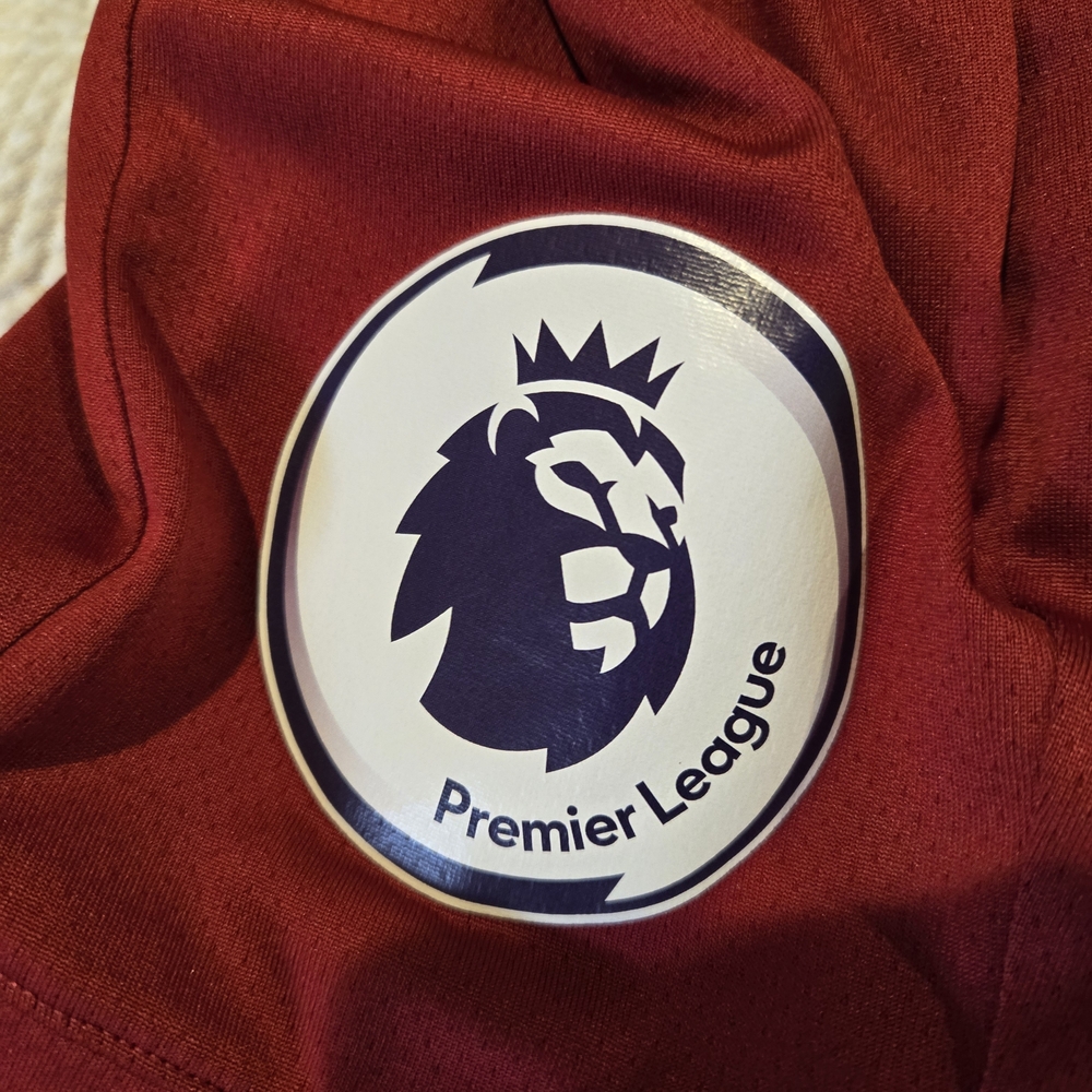 2019 Liverpool FC Soccer Jersey - Mohamed Salah - Picture 4 of 7